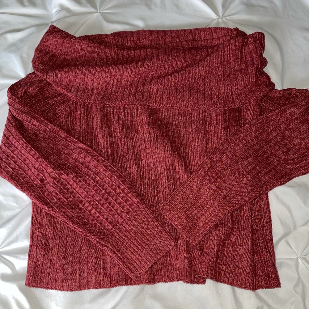 ✨BOGO 50% OFF ✨ NWT AE Off The Shoulder Sweater - Perfect For Fall!